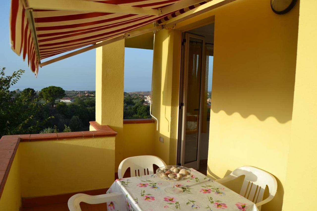 Villa Antonella Дзамброне Екстериор снимка